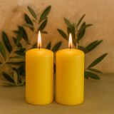 Žlutá parafínová svíčka 15 cm, 65 h hoření, sada 2 ks