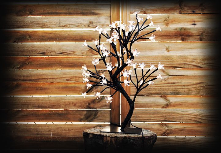 Dekorativní LED strom s květy, teple bílý