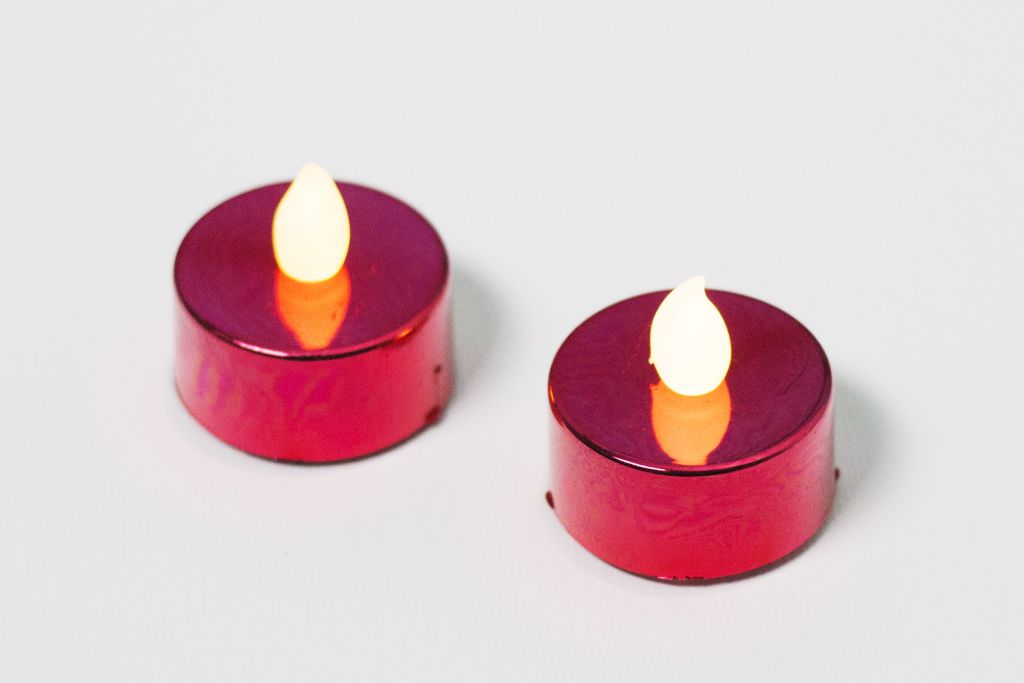Dekorativní sada - 2 čajové svíčky, červené