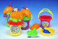 Sada na písek - kbelík, sítko, lopatka, 2 bábovky plast asst 4 barvy v síťce 13x26x13cm 18m+