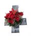 Kříž s umělou květinou v červené barvě, 40 x 26 x 17 cm