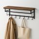 Věšák na zeď s policí, tyčí a háčky industriální styl, 66 cm